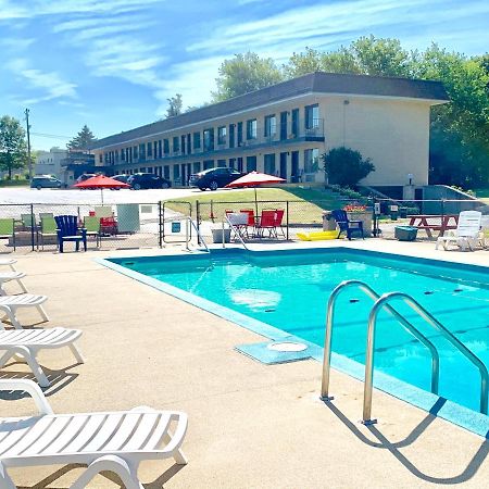 Geneva Wells Inn レイク・ジェニーバ エクステリア 写真