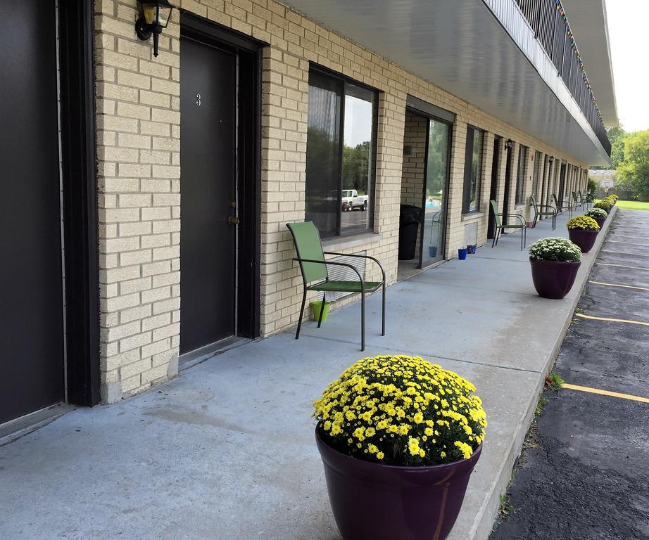 Geneva Wells Inn レイク・ジェニーバ エクステリア 写真