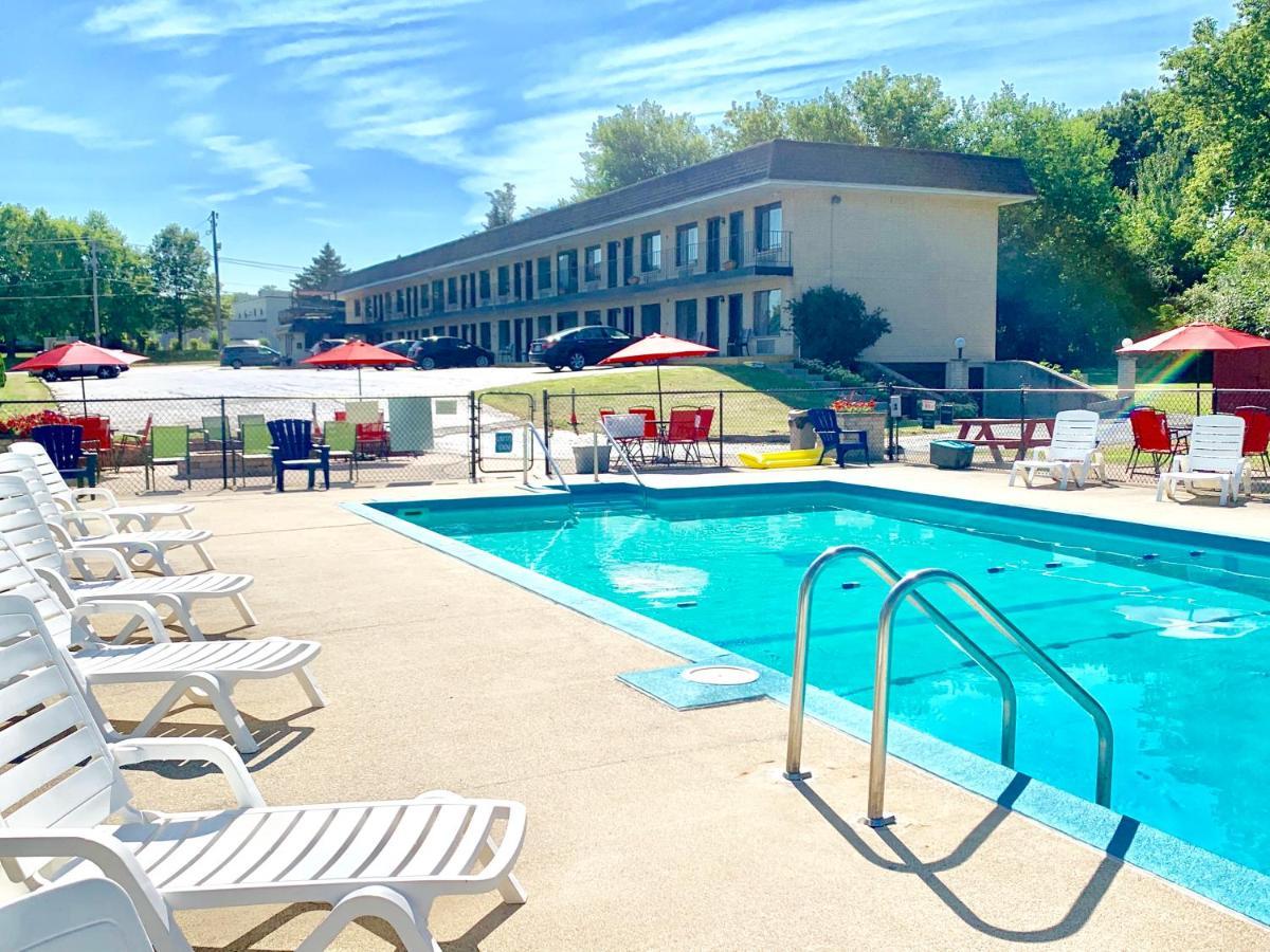 Geneva Wells Inn レイク・ジェニーバ エクステリア 写真