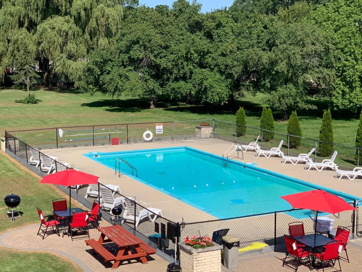 Geneva Wells Inn レイク・ジェニーバ エクステリア 写真